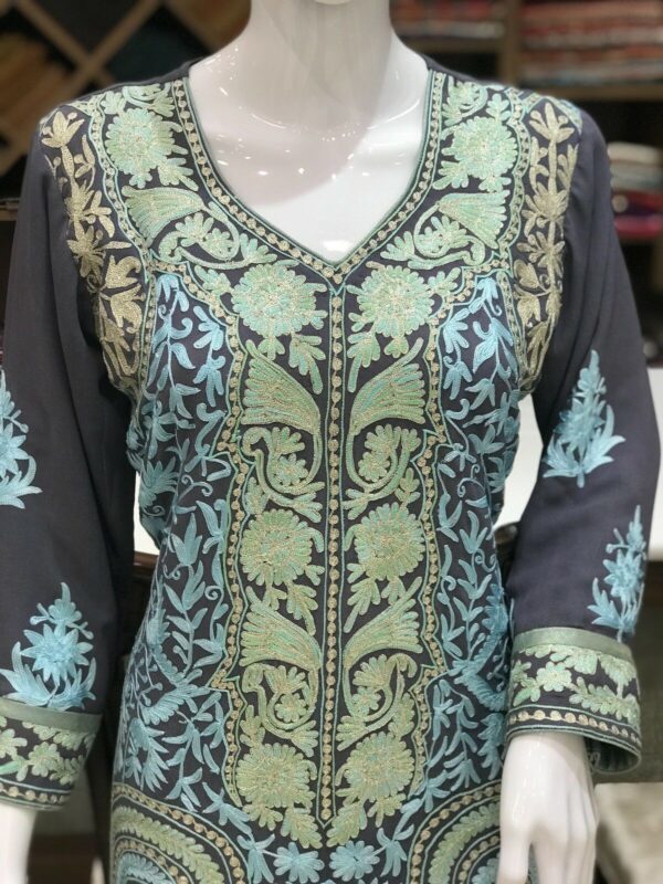 Aari Tilla Paisley Jaal Embroidery Shalwar Suit: Grey close up