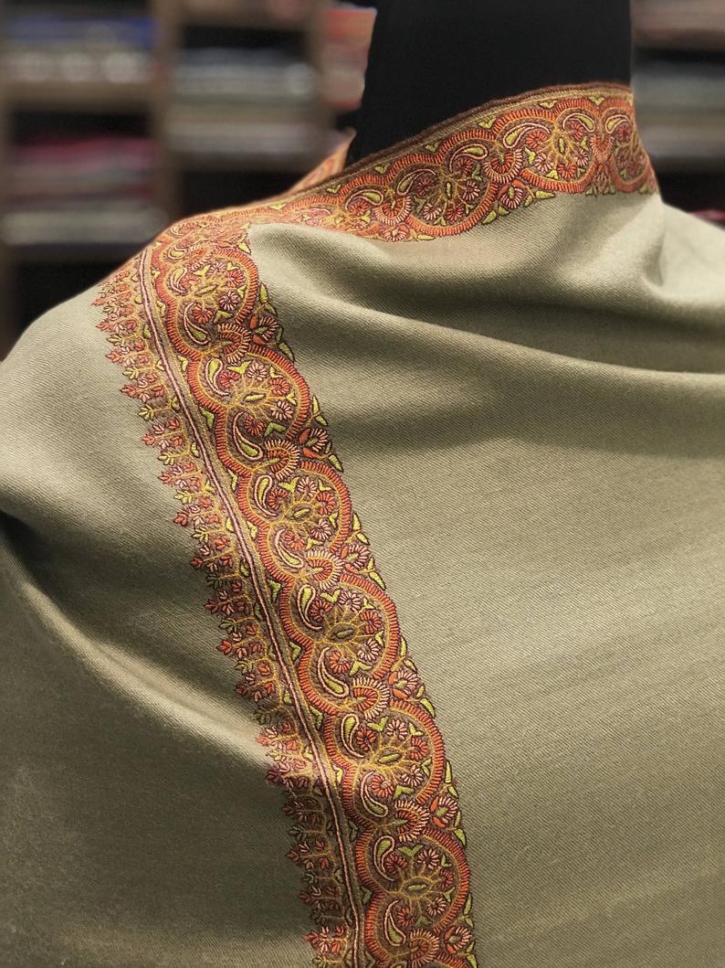Neem Daur Sozni Hand Embroidered Pure Pashmina Shawl: Beige close up