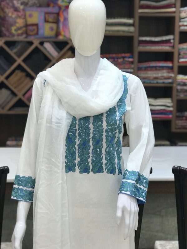 Cotton suit with stripes Embroidered neck front