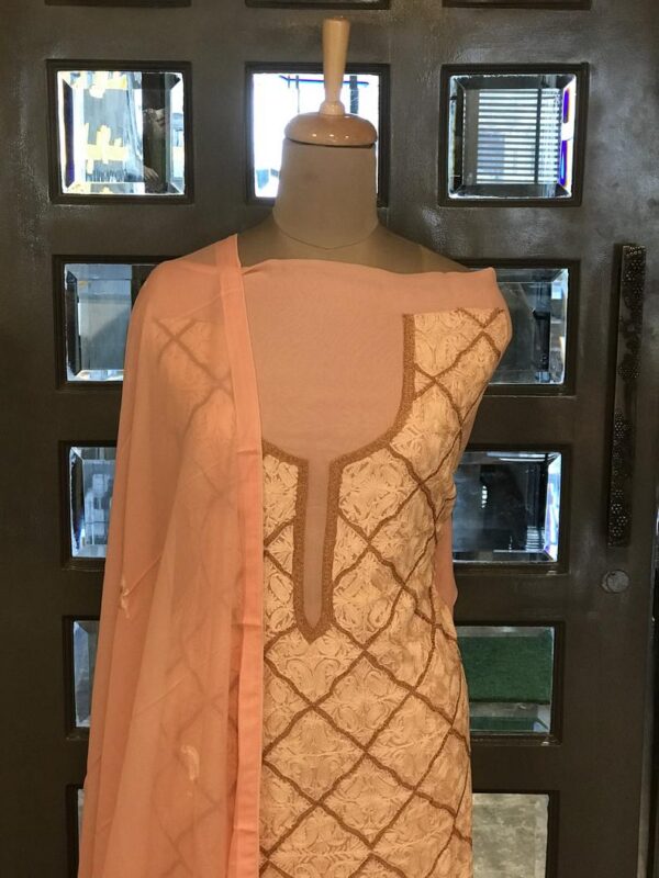 Pink Diamond Pattern Zari & Aari Fusion Embroidery Kashmiri Suit front
