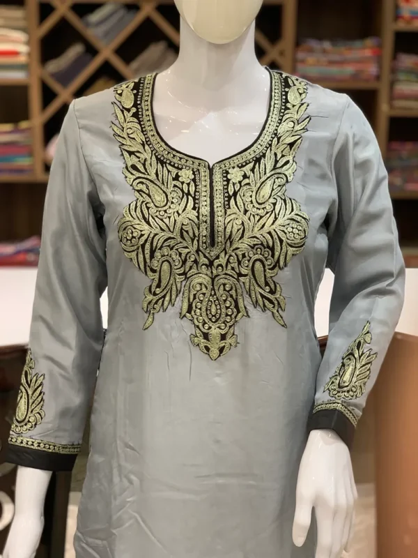 Zari Embroidered Kashmiri Suit