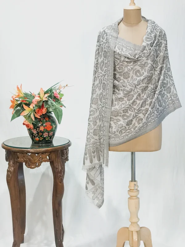 Off-White Soft Fine Wool Stole With Moss Grey Kani Weaves and Sareosky Detailing