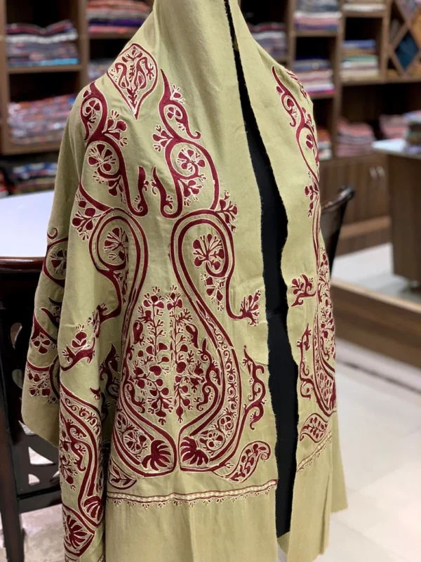 Green Pure Pashmina Aari and Tilla Fusion Embroidered Stole front