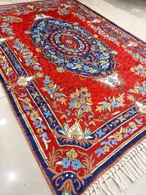 Hand Chain-Stitch Home Decor Floral Pattern Silken Rug front