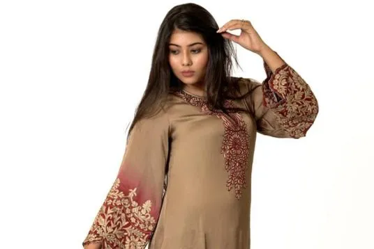 model wearing stylish long kurti
